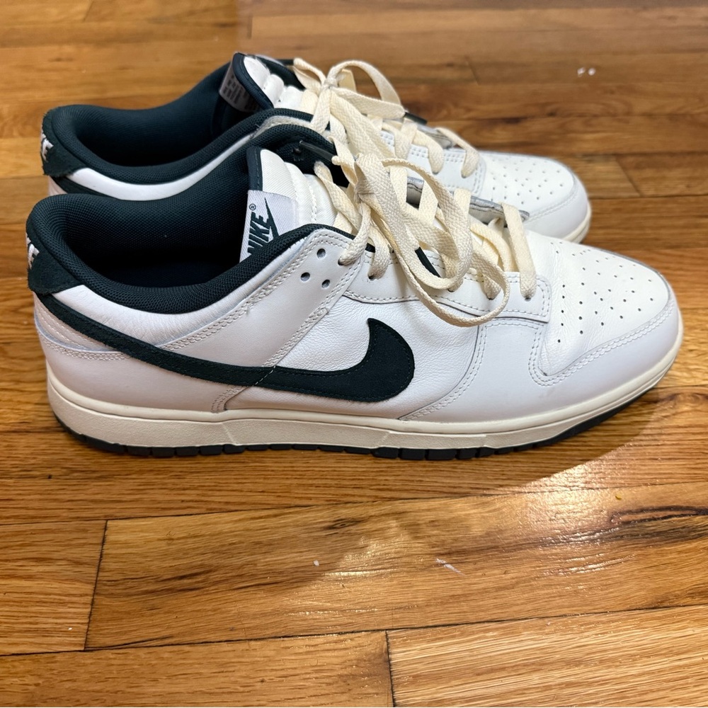 Nike White and Forest Green Low-Top Dunks